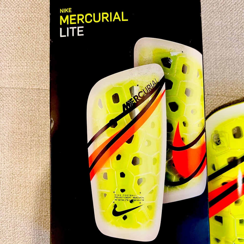 Soccer/football shin guards